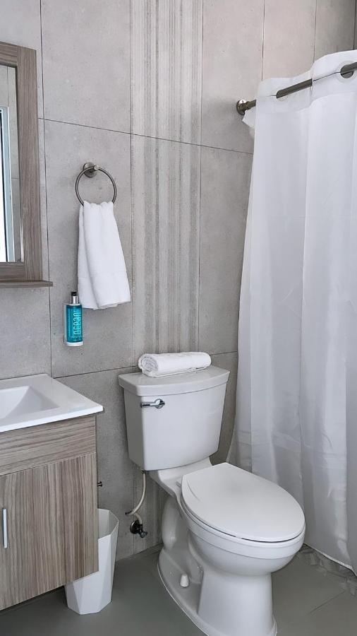 רינקון Red Flamboyan Guesthouse And Restaurant מראה חיצוני תמונה