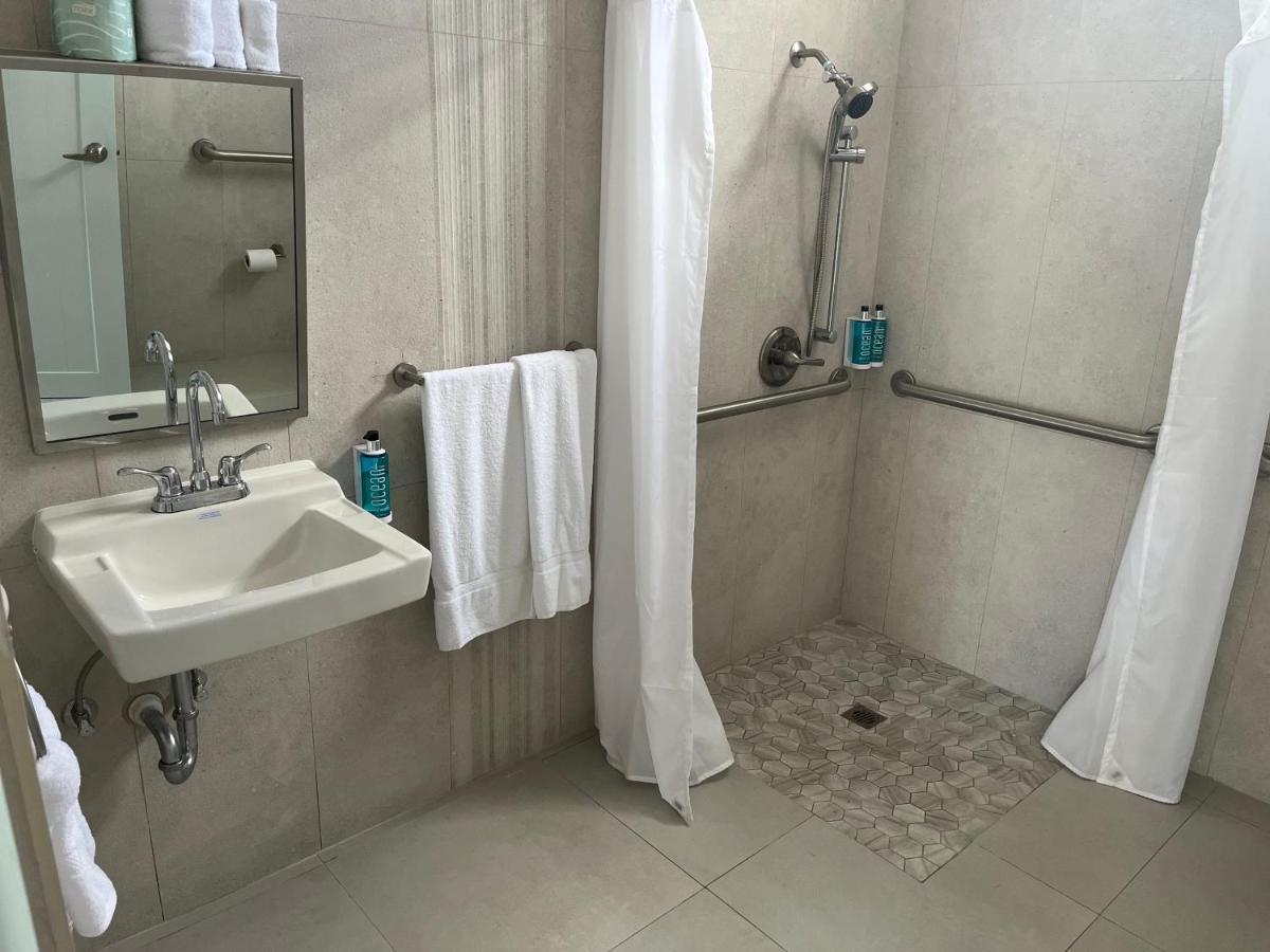 רינקון Red Flamboyan Guesthouse And Restaurant מראה חיצוני תמונה